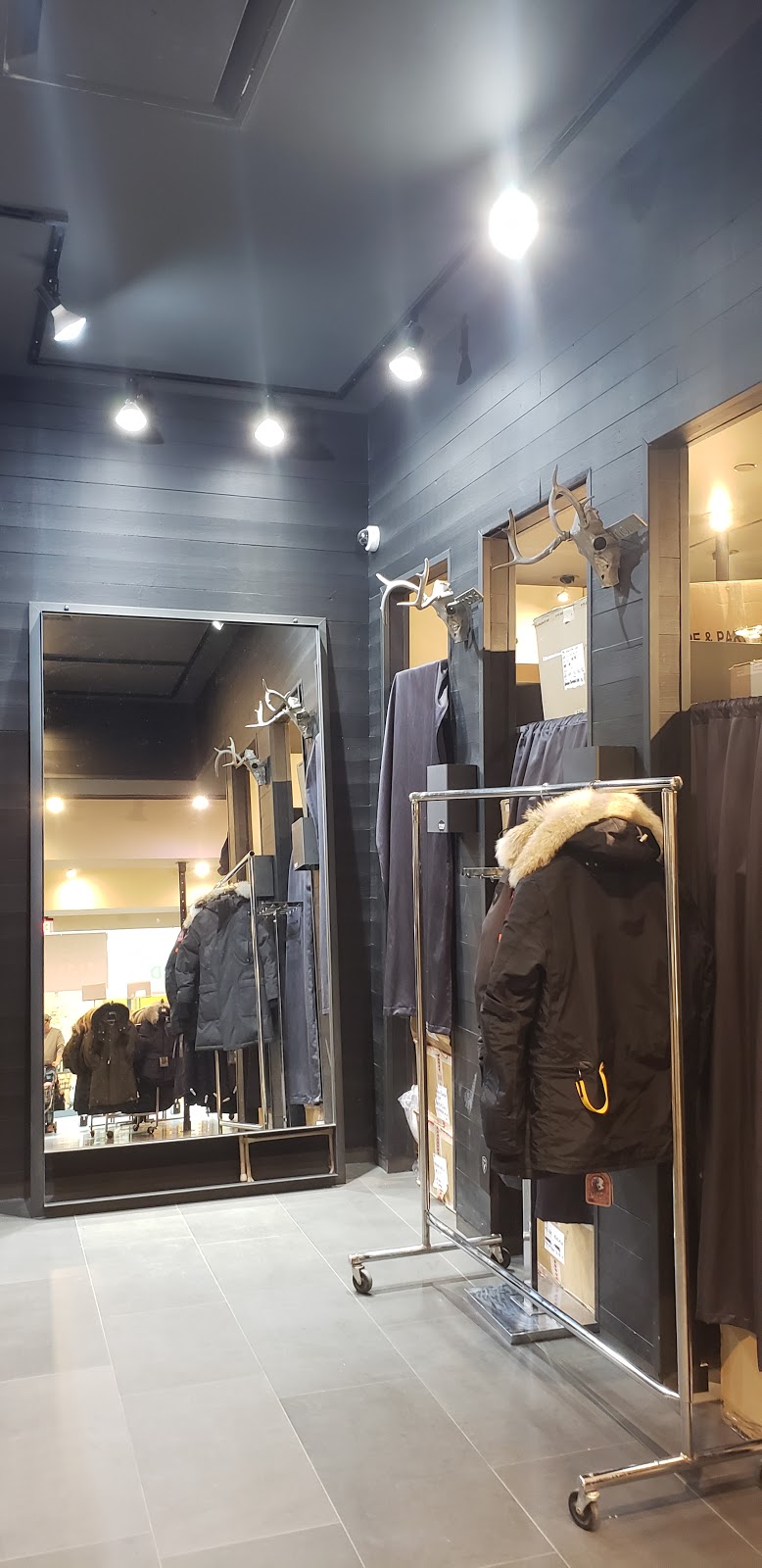 Posh | 1 Promenade Cir, Thornhill, ON L4J 4P8, Canada | Phone: (905) 886-7674