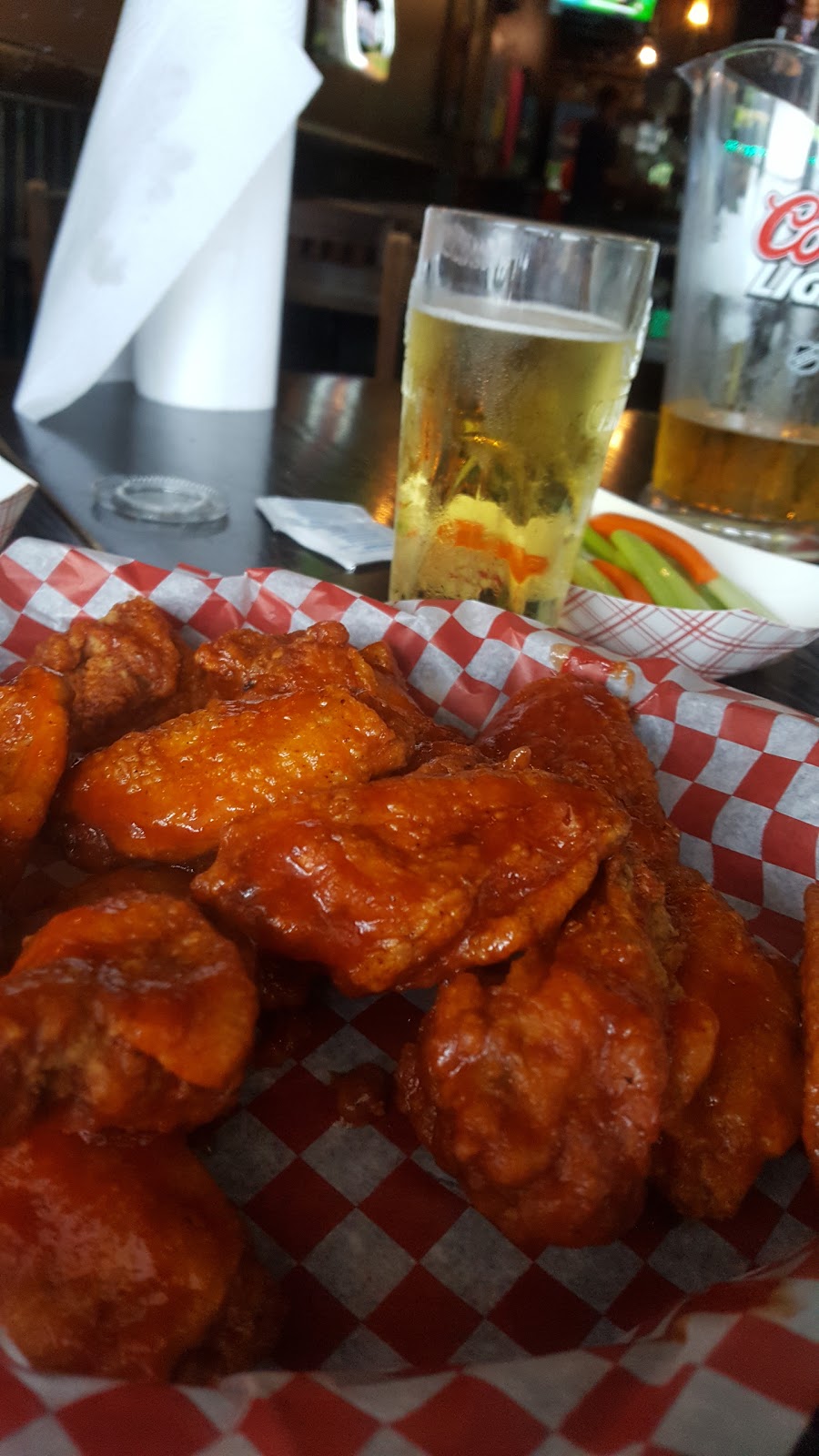 Cool Hand Lukes Bar & Grill | 6175 Dunn St, Niagara Falls, ON L2G 2P4, Canada | Phone: (905) 374-3500