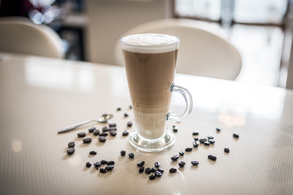 Café Bistro la Brûlerie | 5540 Rue Papineau, Lac-Mégantic, QC G6B 0E1, Canada | Phone: (819) 583-1673
