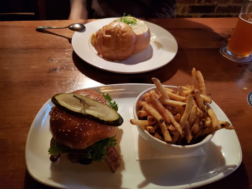 17 Mile House Pub | 5126 Sooke Rd, Sooke, BC V9Z 0E2, Canada | Phone: (250) 642-5942