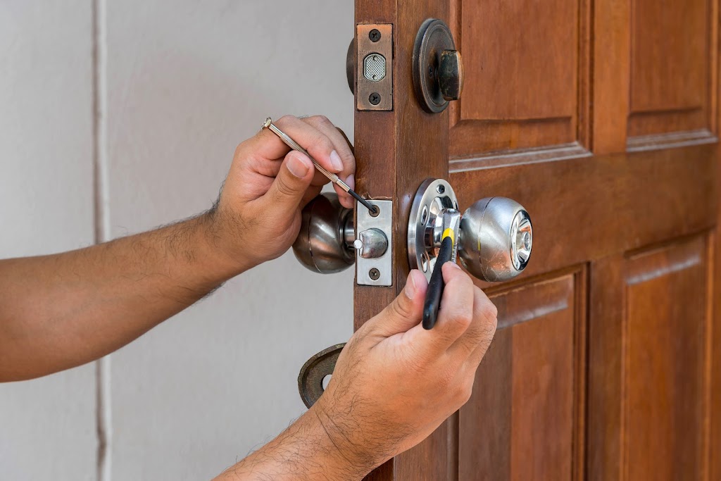 Lock-tech Ottawa Locksmith Сompany | 436 Cope Dr, Ottawa, ON K2V 0P8, Canada | Phone: (613) 777-7348