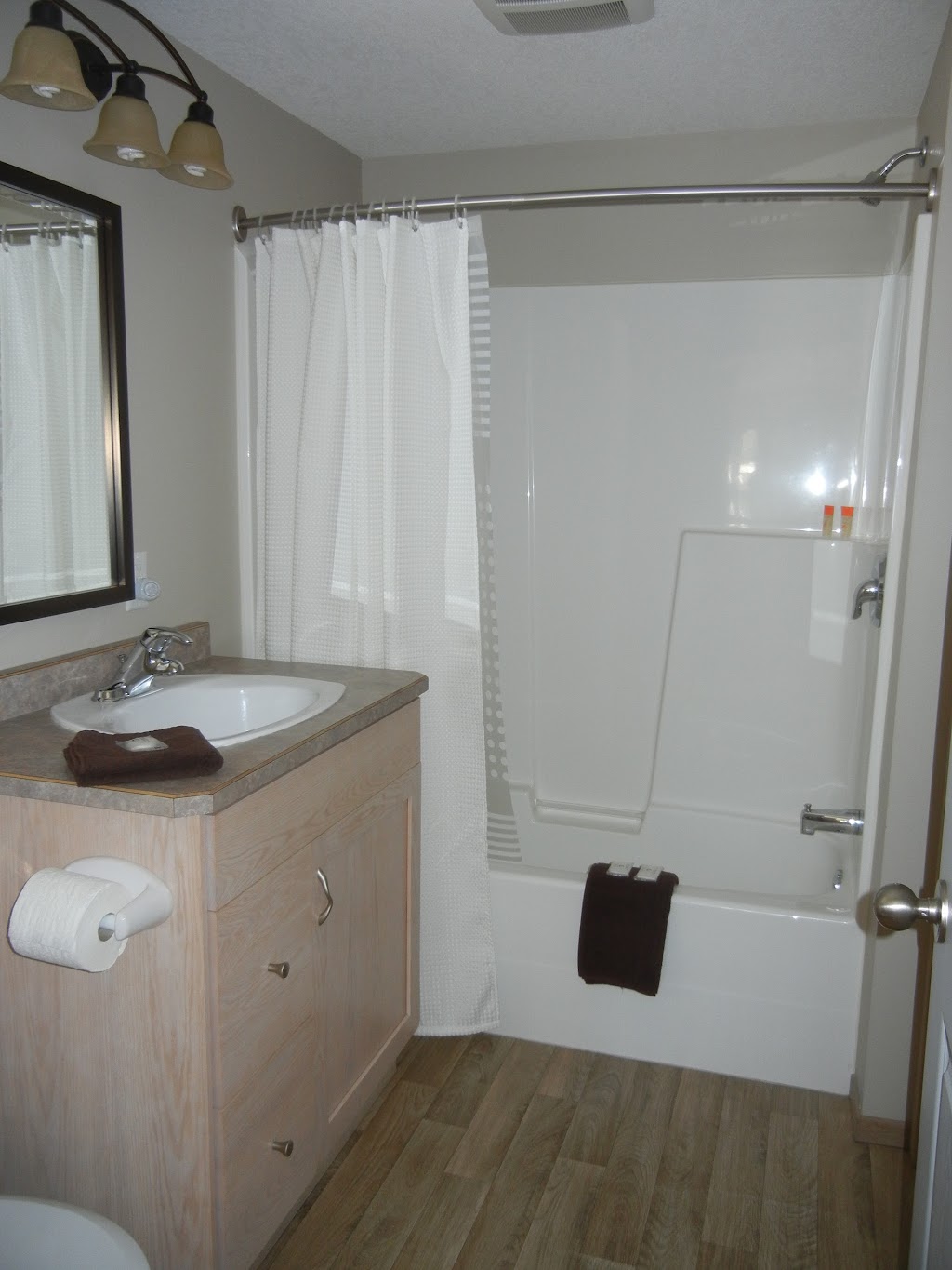 Blue Mountain Lodge | 81 Kingsley Rd, Christina Lake, BC V0H 1E2, Canada | Phone: (250) 448-6238