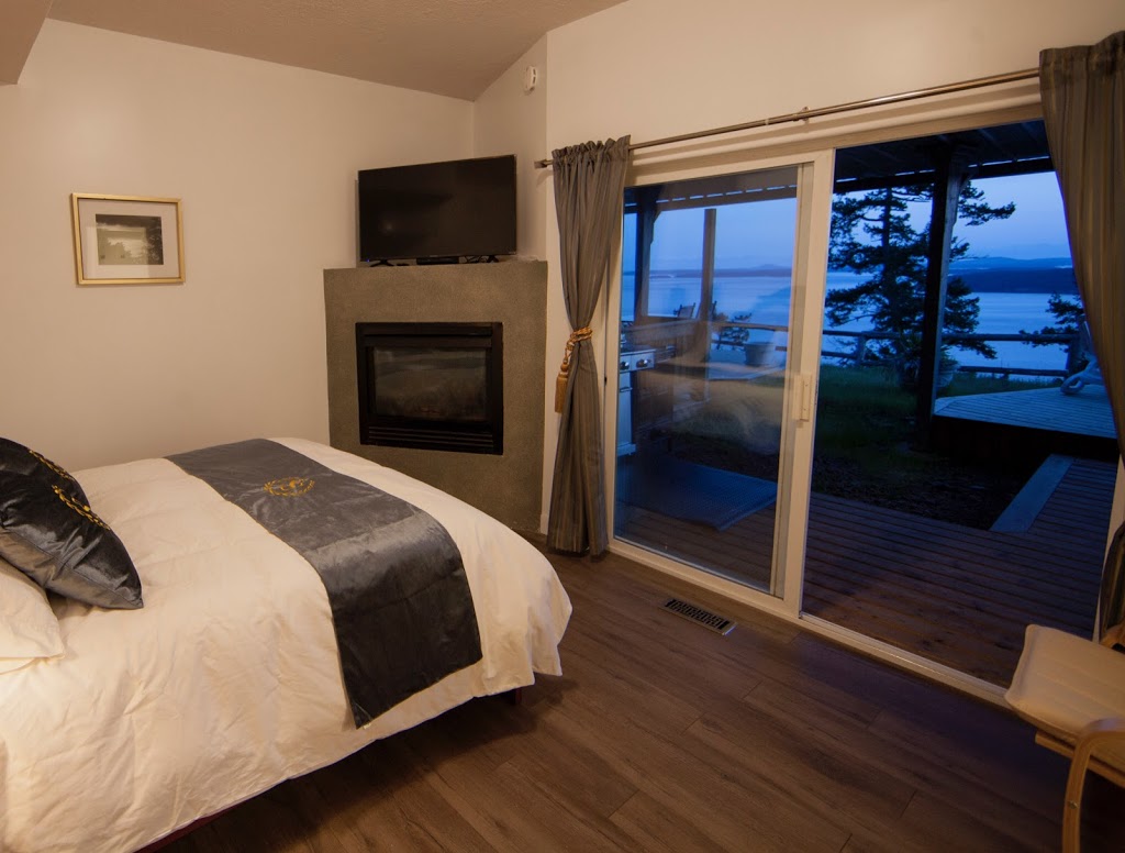 Shangri-La Oceanfront B&B | 5909 Pirates Rd, Pender Island, BC V0N 2M2, Canada | Phone: (250) 984-8109