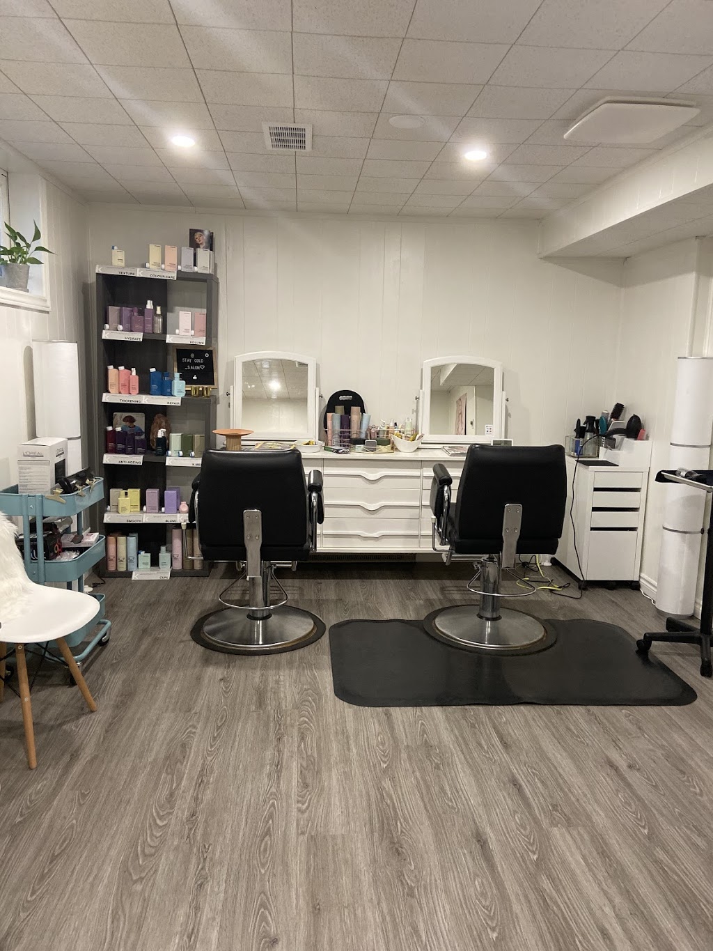 Stay Gold Salon | 112 Hobart Crescent, Nepean, ON K2H 5S6, Canada | Phone: (613) 878-1092