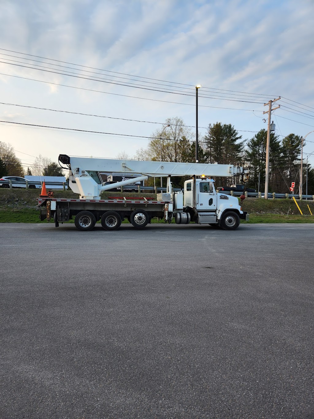 Grues Micky | Rue St Patrick, Sainte-Julienne, QC J0K 2T0, Canada | Phone: (438) 998-3378