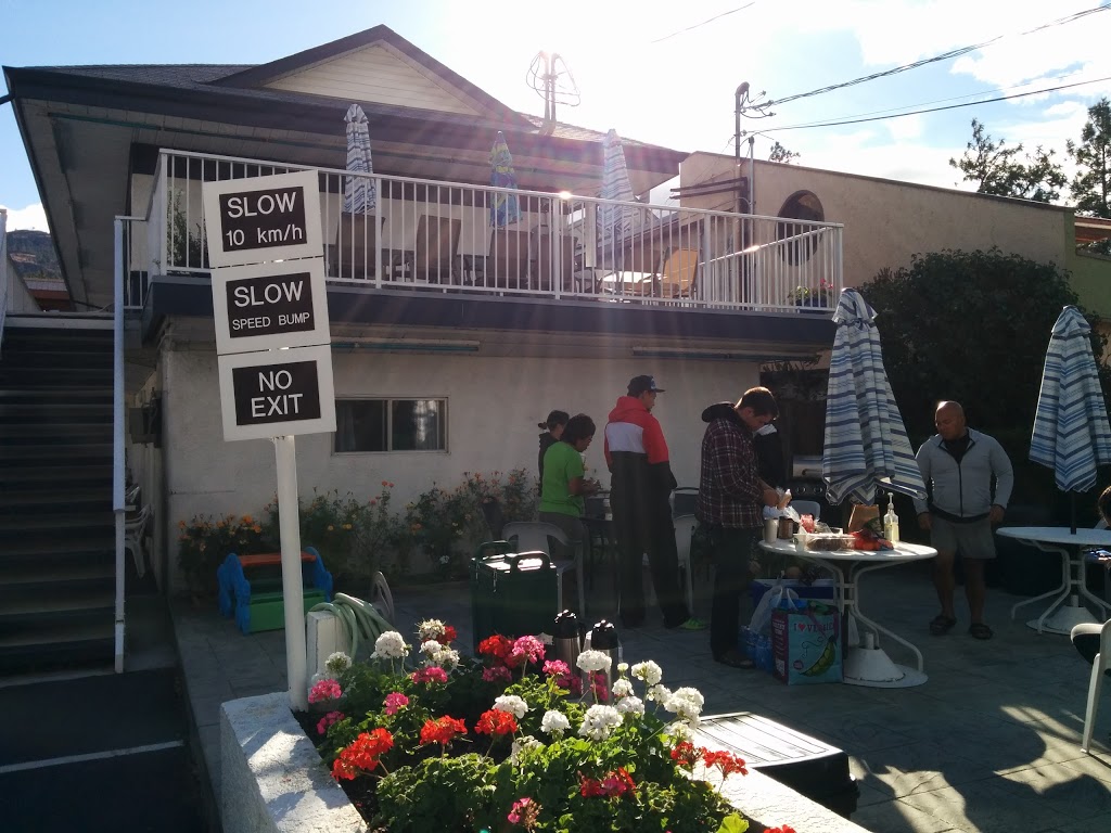 Sunny Beach Motel | 3648 Parkview St, Penticton, BC V2A 3W3, Canada | Phone: (250) 492-7114