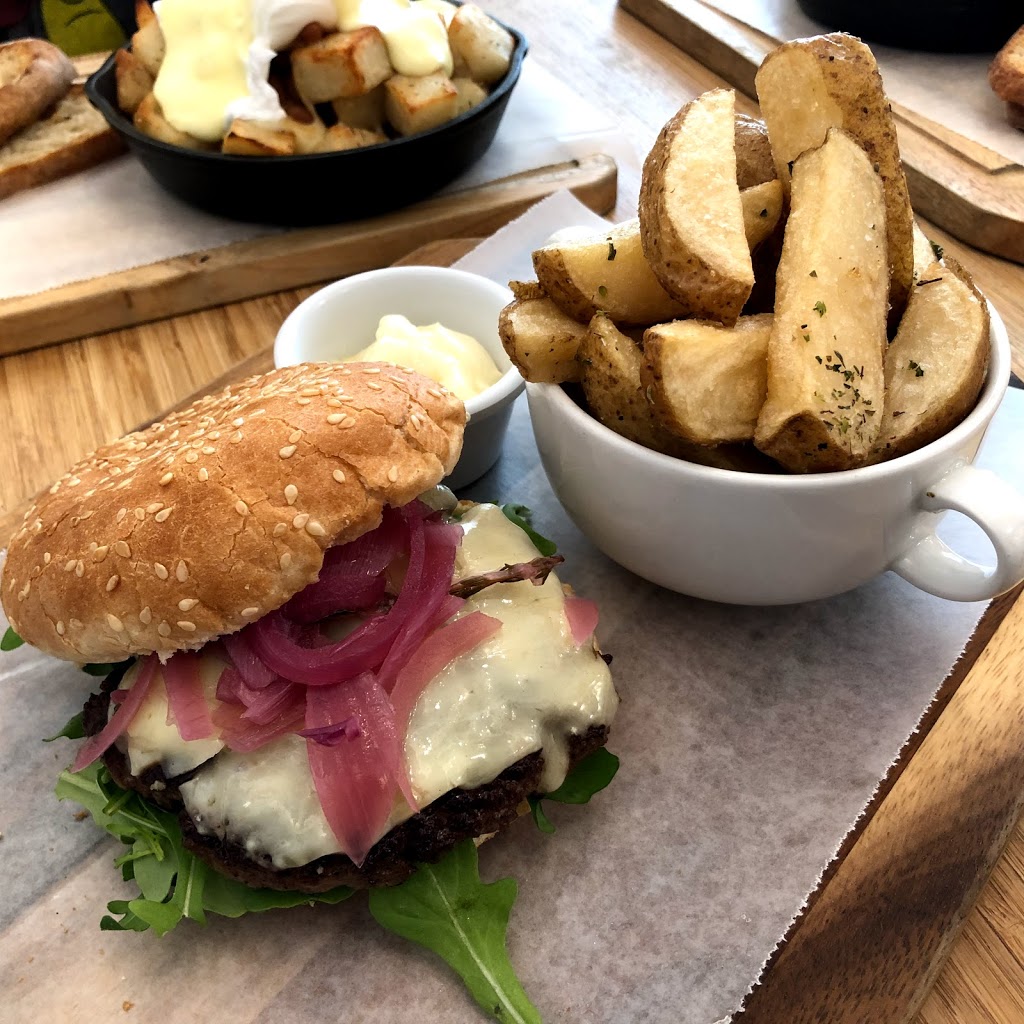 The Porch Light | 982 Kingston Rd, Toronto, ON M4E 1S9, Canada | Phone: (416) 551-6509