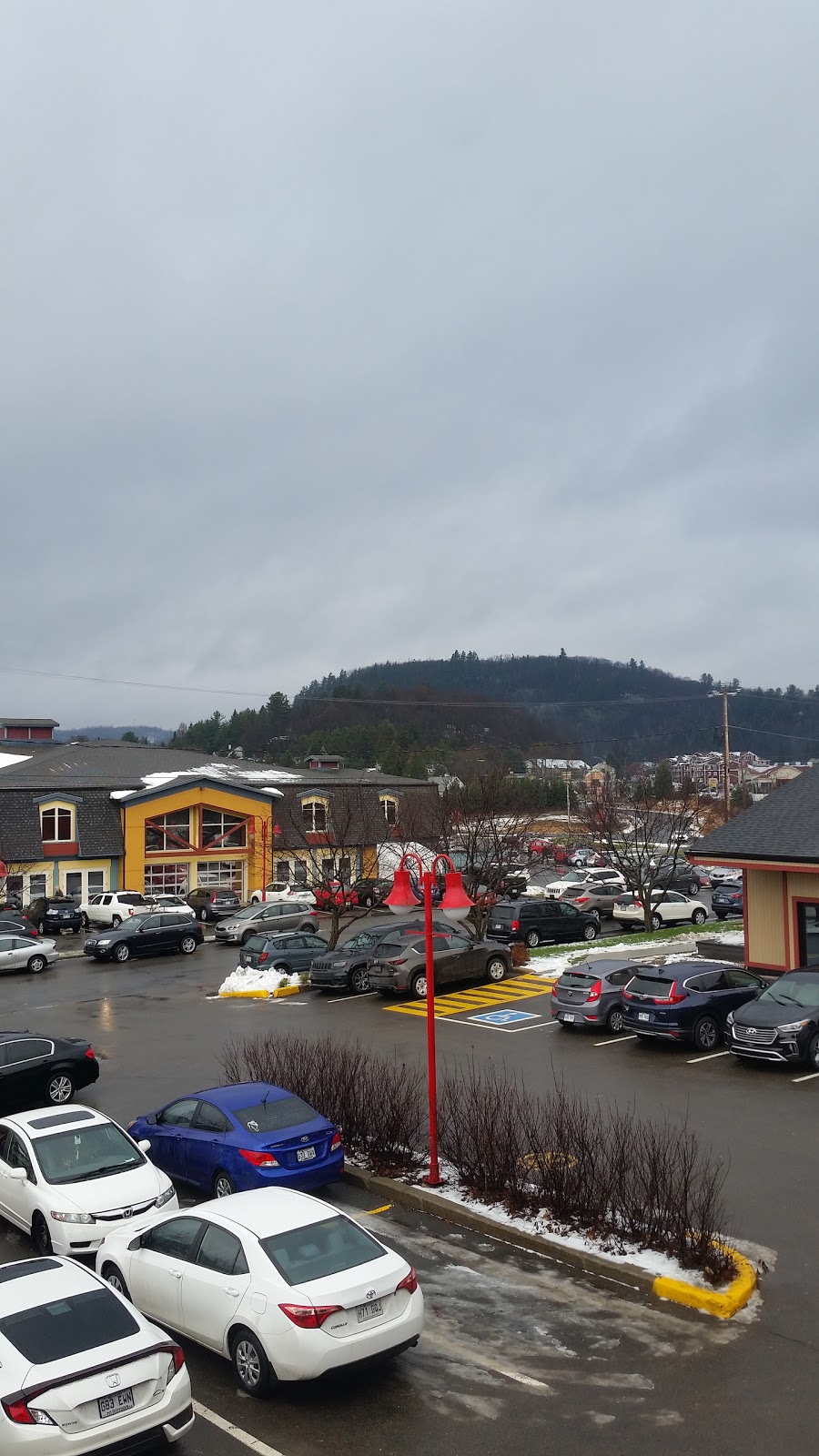Motel des Pentes et Suites | 12 Av. Lanning, Saint-Sauveur, QC J0R 1R6, Canada | Phone: (450) 227-5351