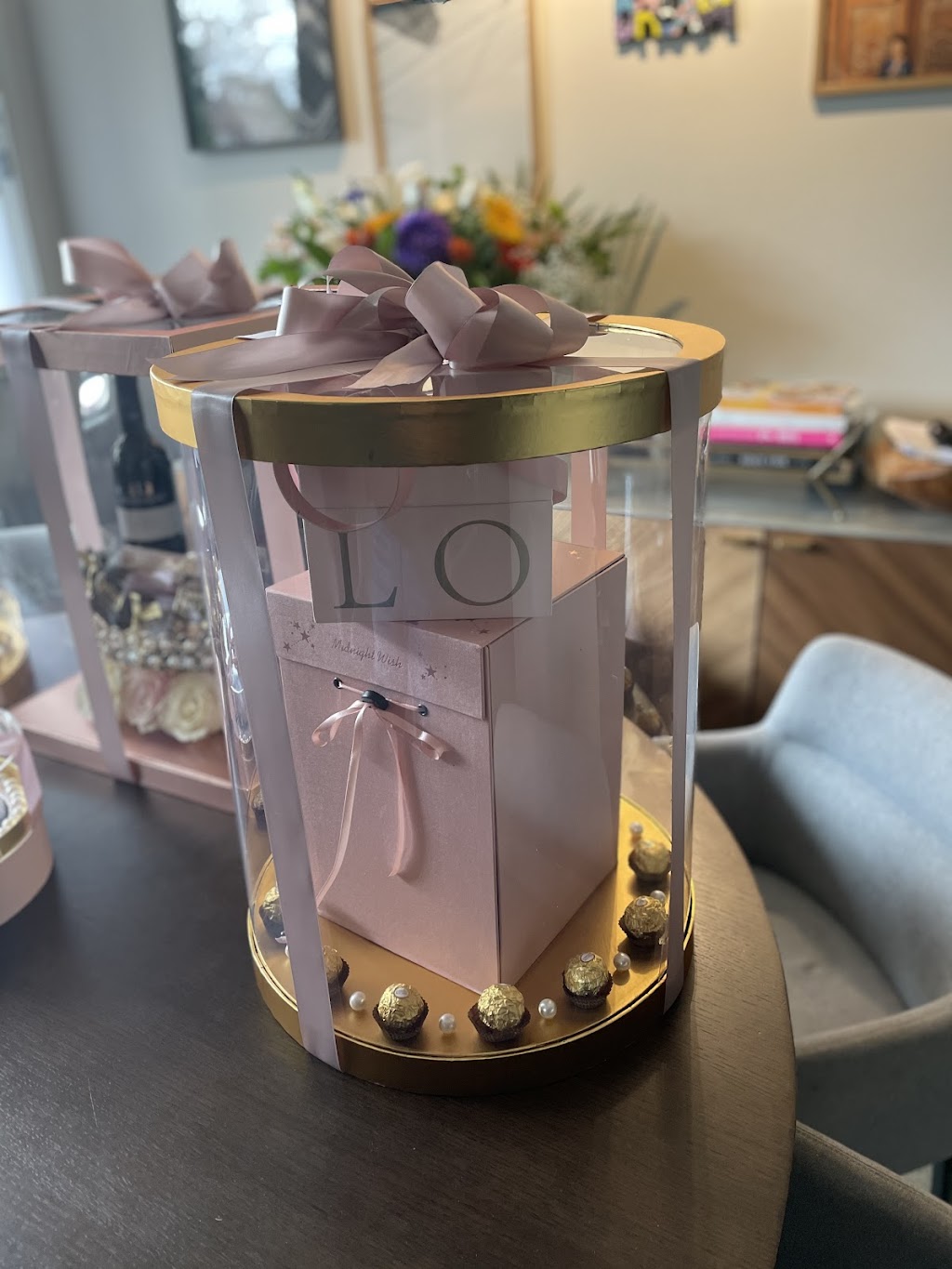 Butzi Gift Baskets Toronto | 1 Dundas St W Unit 2500, Toronto, ON M5G 1Z3, Canada | Phone: (647) 614-5533