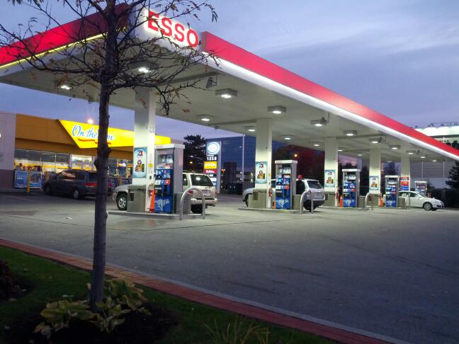 Esso | 843 Don Mills Rd, North York, ON M3C 1V4, Canada | Phone: (416) 447-3776