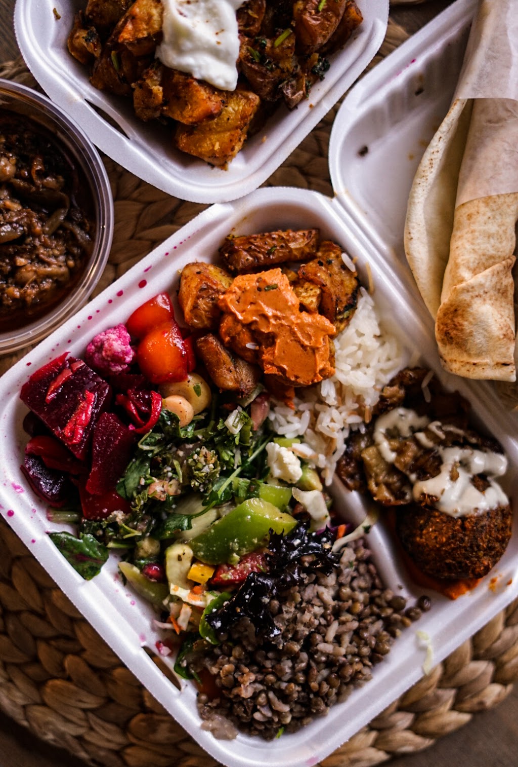 Restaurant LaShish Airlie | 9150 Rue Airlie, LaSalle, QC H8R 2A5, Canada | Phone: (438) 333-7475