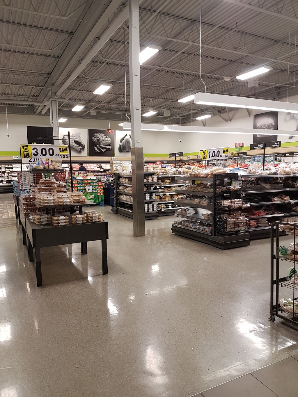 FreshCo Huron Church & Tecumseh | 1550 Huron Church Rd Unit #1, Windsor, ON N9C 3Z3, Canada | Phone: (519) 252-7664