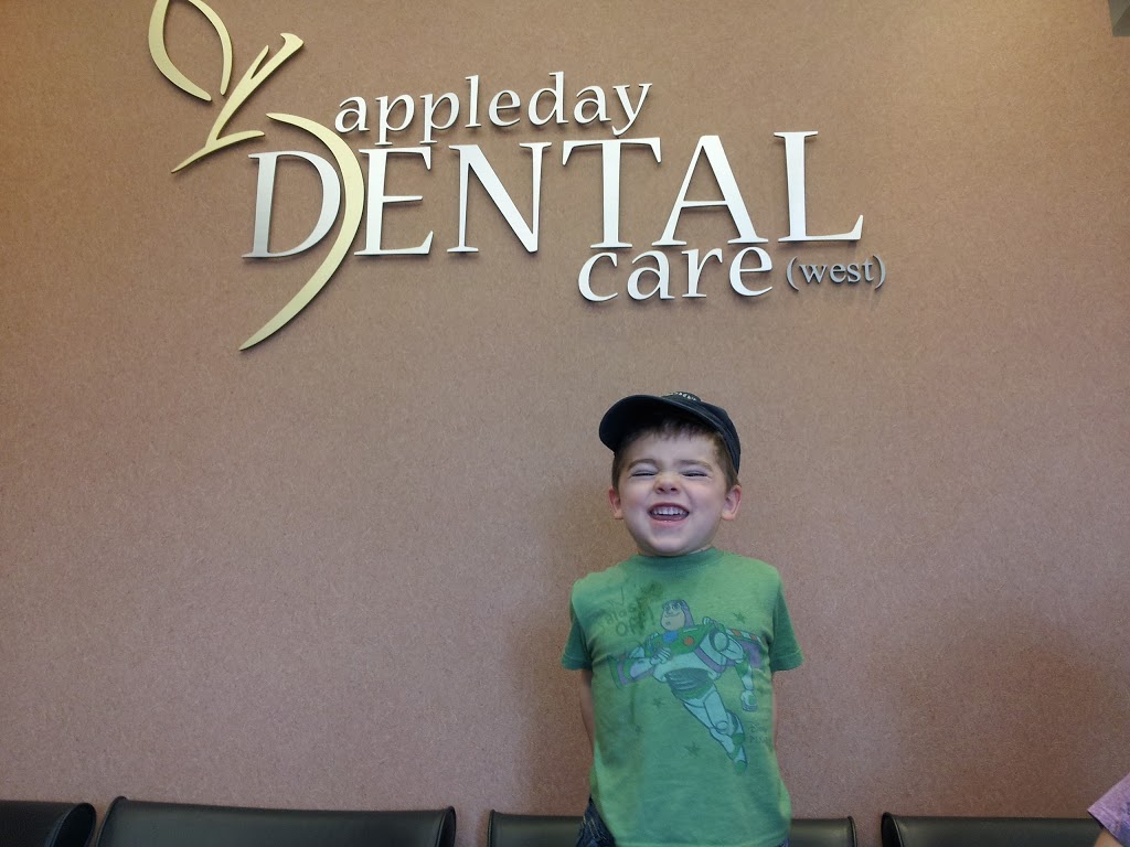 Apple Day Dental | dentist | 3041 Argentia Rd, Mississauga, ON L5N 8E1, Canada | 9057853439 OR +1 905-785-3439