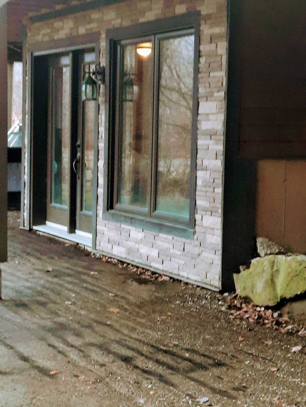 Peintre stephane turcot | 251 Principal ouest #, Autoroute 10, Magog, QC J1X 2A8, Canada | Phone: (819) 943-9688