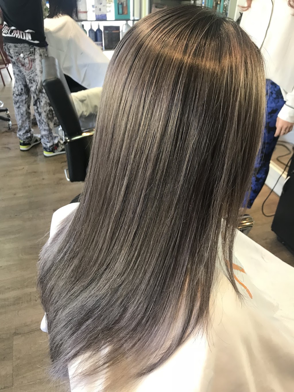 MAGIC MIRROR HAIR STUDIO | 218 2066 18 Ave NE, Calgary, AB T2E 8N5, Canada | Phone: (403) 717-4337