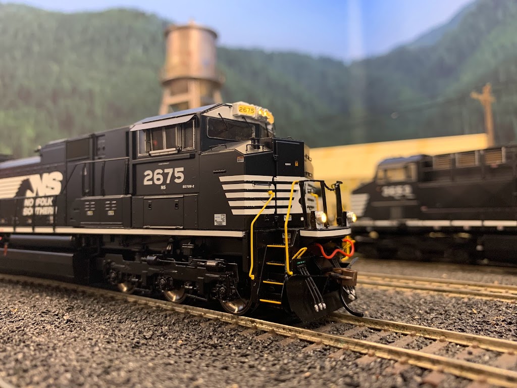 Canadian Locomotive Logistics | 3192 Tilbury Lane, London, ON N6P 0C1, Canada | Phone: (519) 630-5494