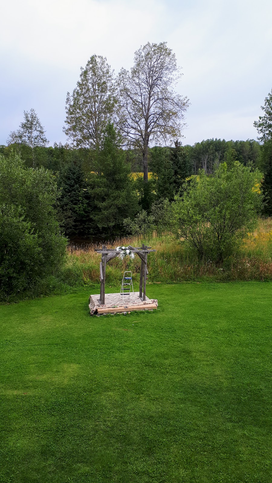 Hillside Farm | 2295 ON-60, Huntsville, ON P1H 2J6, Canada | Phone: (705) 635-1183