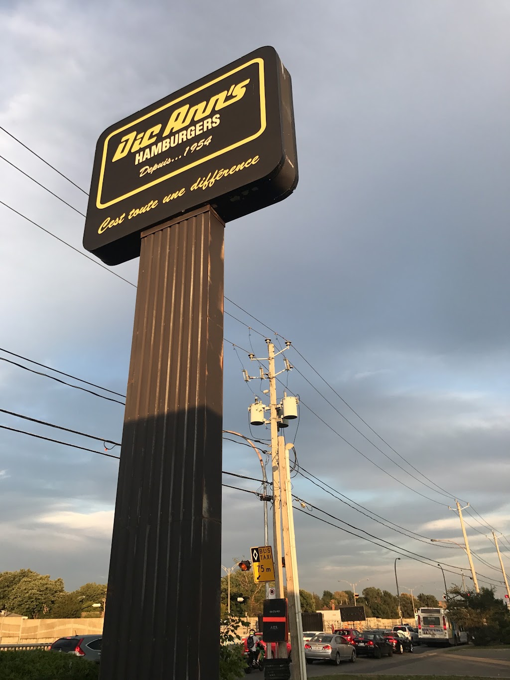 Dic Anns Hamburgers | 6110 Bd Louis-H. La Fontaine, Anjou, QC H1M 1S8, Canada | Phone: (514) 356-0853