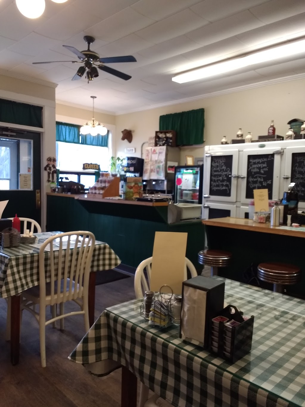 Brown Cow Restaurant | 350 E Main St, Newport, VT 05855, USA | Phone: (802) 334-7887
