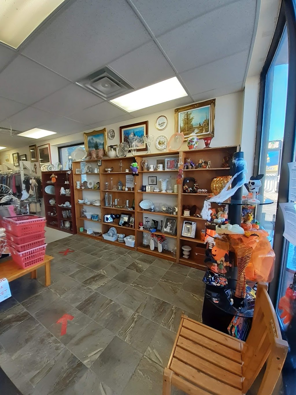 Vincents Store | 5970 Lundys Ln, Niagara Falls, ON L2G 5Z7, Canada | Phone: (289) 296-3807
