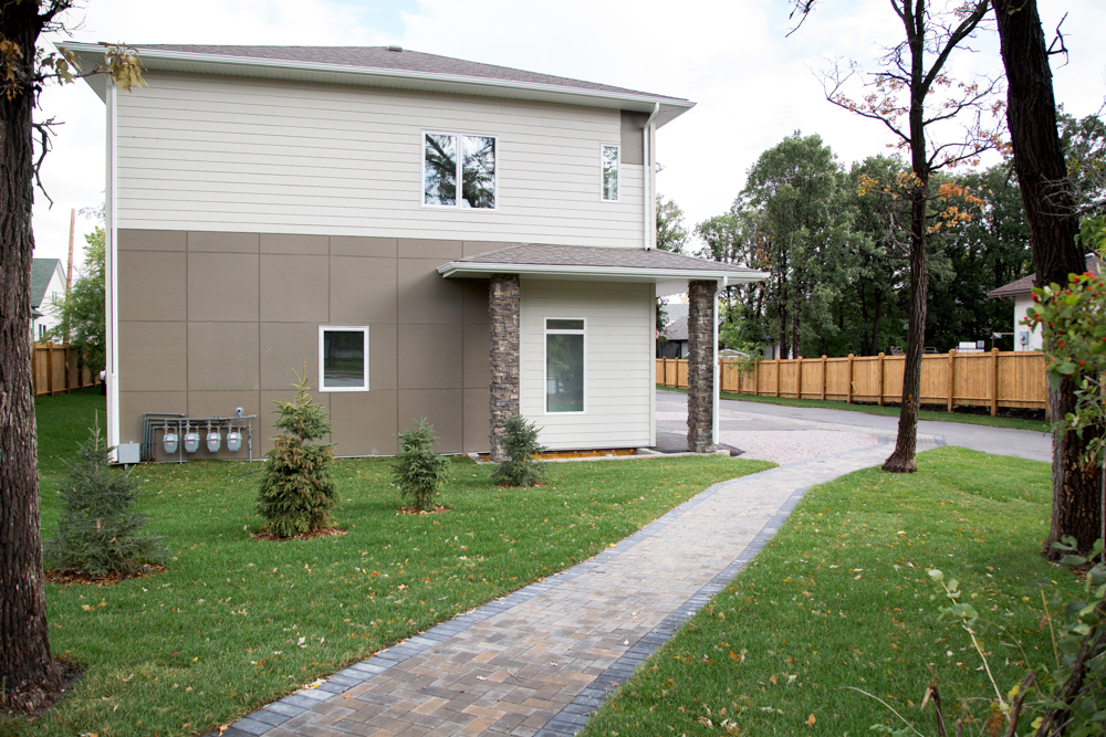 The Oaks On Roblin | 5715 Roblin Blvd, Winnipeg, MB R3R 0G8, Canada | Phone: (431) 998-9081