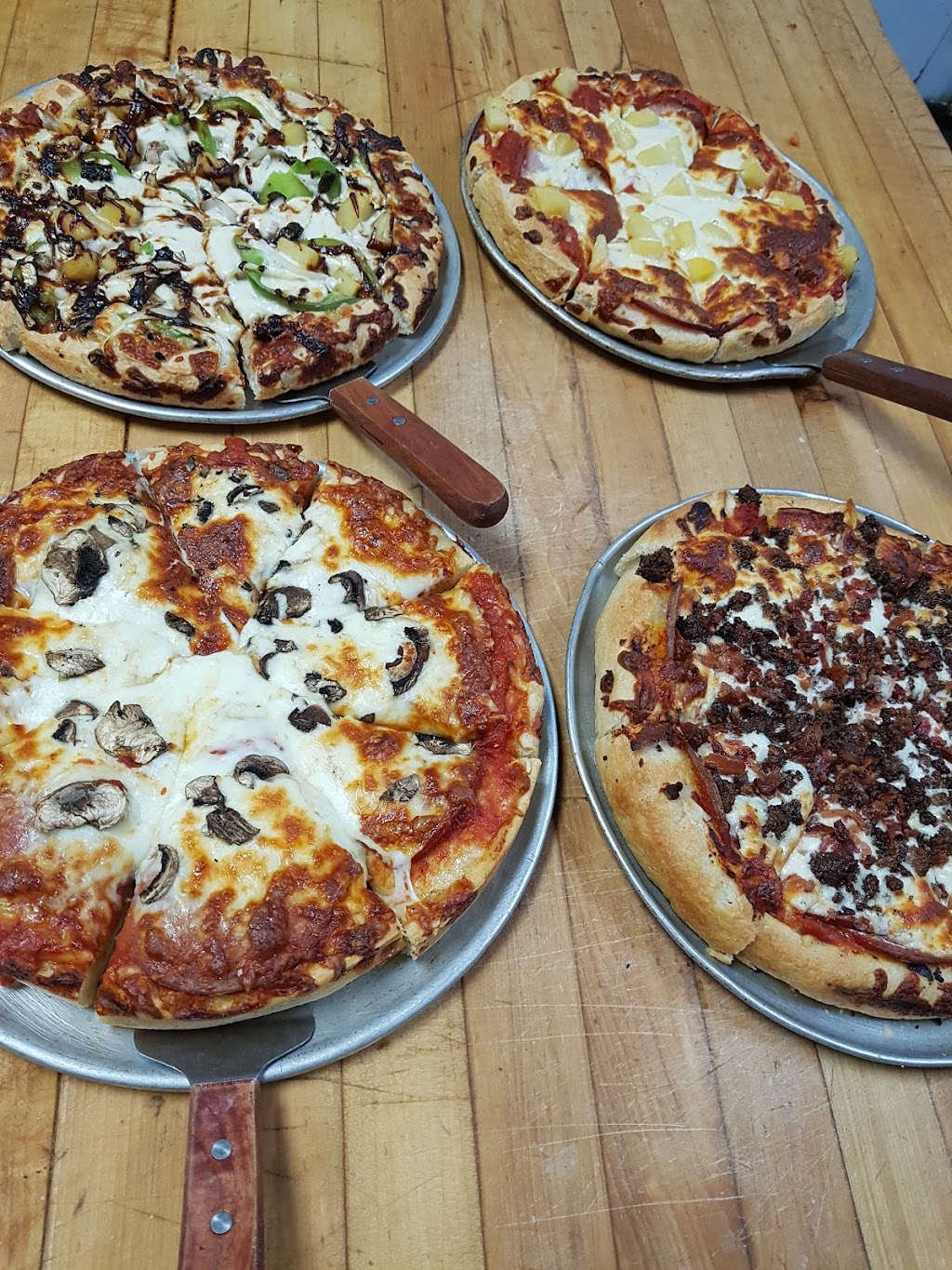 Fox & Hound and Mulligans Pizza | 5039 49 St, Innisfail, AB T4G 1M1, Canada | Phone: (403) 227-2333
