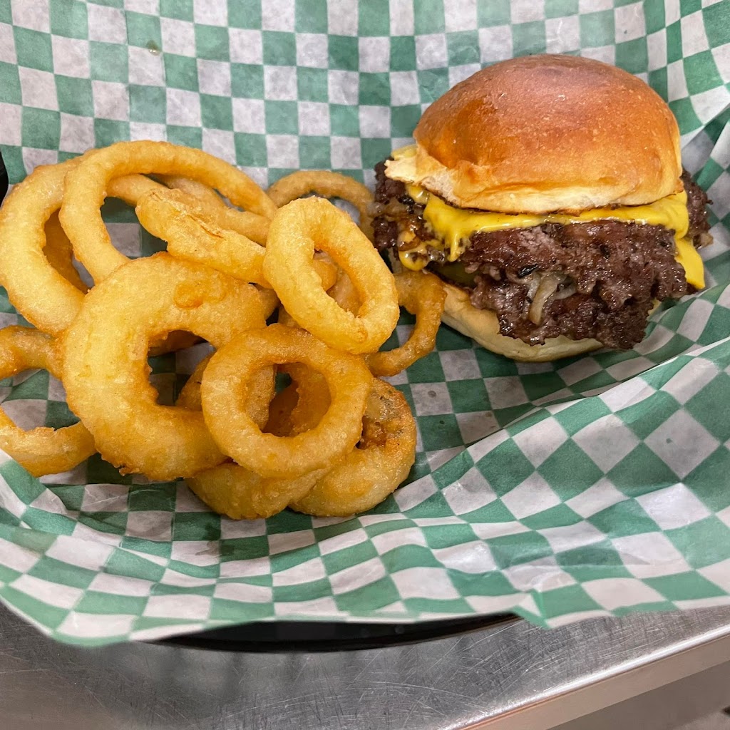Moment in Thyme Neighbourhood Grill | 212 1 St, Morden, MB R6M 1P4, Canada | Phone: (431) 486-9030