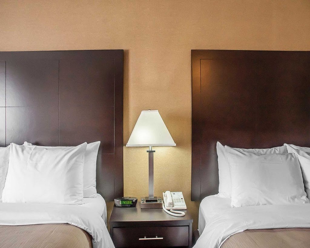 Comfort Inn | 1 Hospitality Dr, Fort Erie, ON L2A 6G1, Canada | Phone: (905) 871-8500