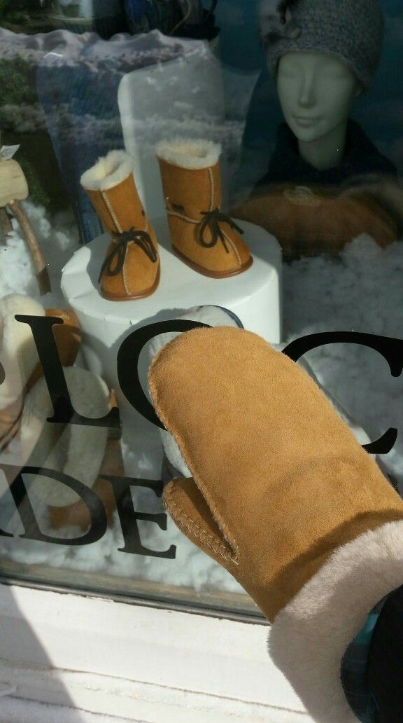 Lanark Sheepskin | 140 George St, Lanark, ON K0G 1K0, Canada | Phone: (613) 259-2489