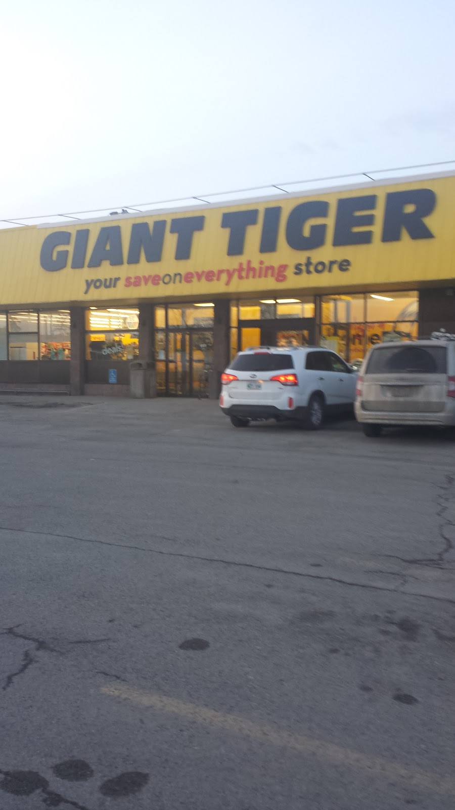 Giant Tiger | 4710 17 Ave SE, Calgary, AB T2A 0V1, Canada | Phone: (403) 207-5200