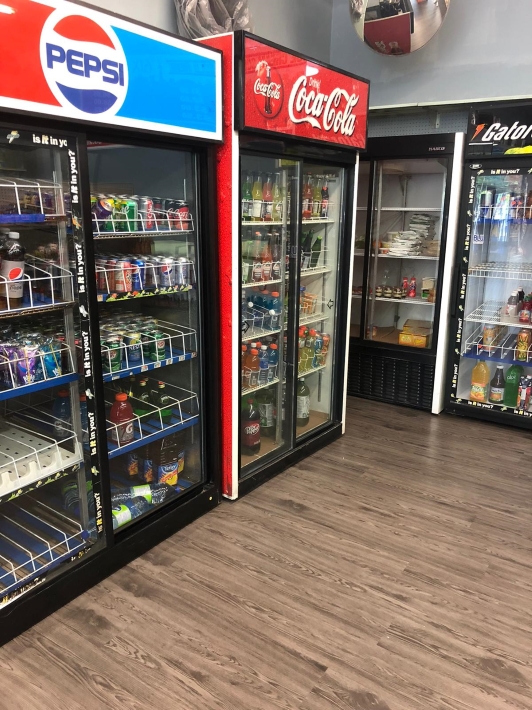 6IX SHOPPE | 3274 Lake Shore Blvd W, Etobicoke, ON M8V 1M4, Canada | Phone: (416) 519-0436