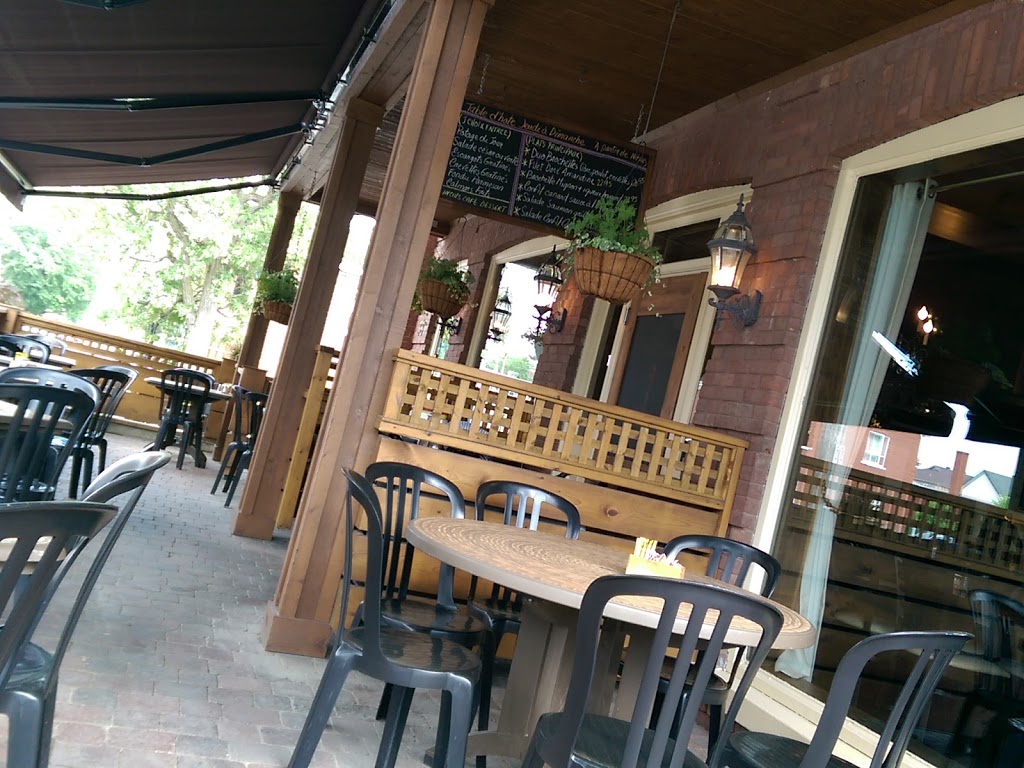 Resto Le Principal | 38 Rue Saint-Lambert, Sherbrooke, QC J1C 0N7, Canada | Phone: (819) 846-6533