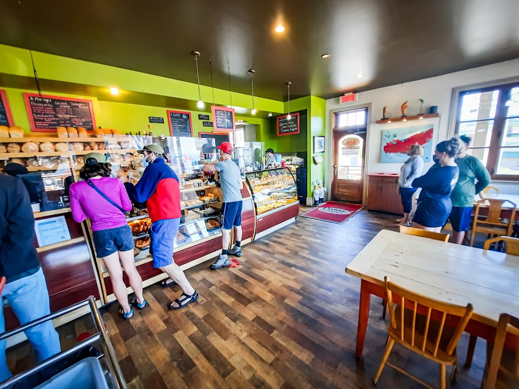 Pains Dexclamation | 398 Rue St Étienne, La Malbaie, QC G5A 1S8, Canada | Phone: (418) 665-4000
