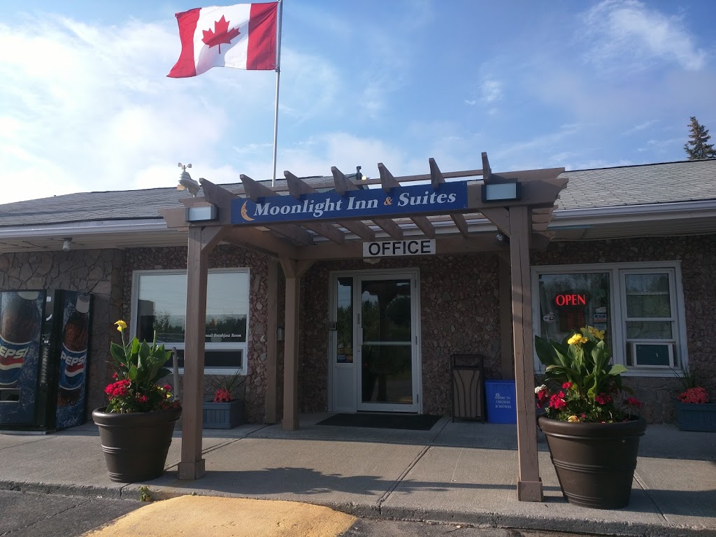 Moonlight Inn and Suites Sudbury | 350 Moonlight Ave, Sudbury, ON P3B 3W3, Canada | Phone: (705) 566-0321