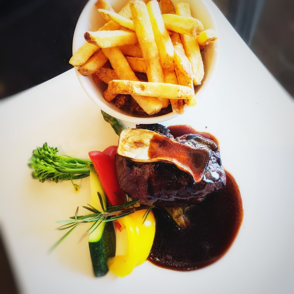Dock Of The Bay Steak & Seafood Grille | 1110 Bay St, Gravenhurst, ON P1P 1Z9, Canada | Phone: (705) 687-7723