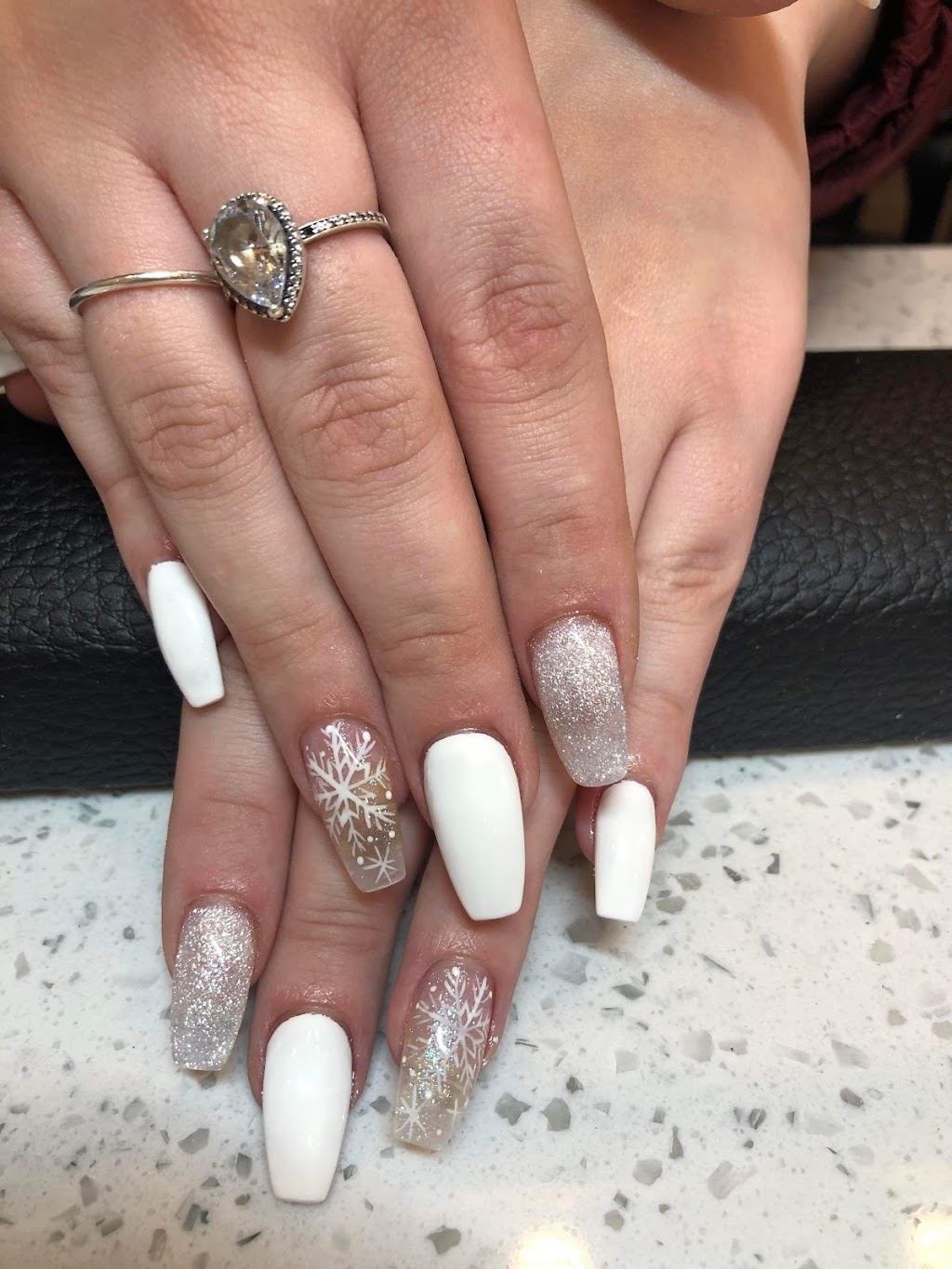 B & K nails salon | 3715 47 Ave #610, Sylvan Lake, AB T4S 0C8, Canada | Phone: (403) 864-5900