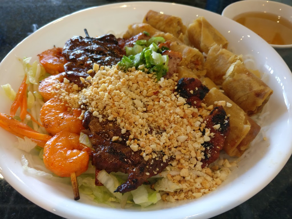 Pho Lan Restaurant | 402 Merganser Dr W, Chestermere, AB T1X 1L6, Canada | Phone: (403) 207-9222