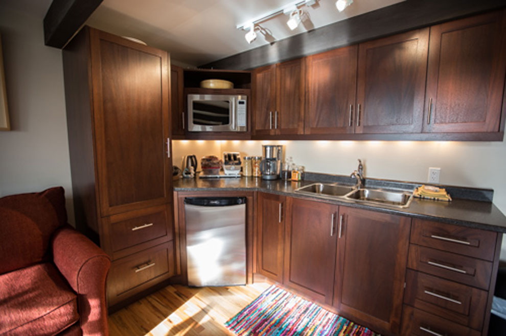 Salish Sea Beach House B&B | 9314 Lochside Dr, North Saanich, BC V8L 1N5, Canada | Phone: (778) 426-3756