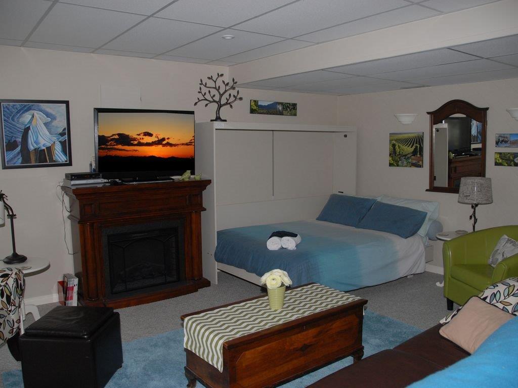 Absolutely Suite | 949 Panorama Crescent, Oliver, BC V0H 1T6, Canada | Phone: (250) 498-4350