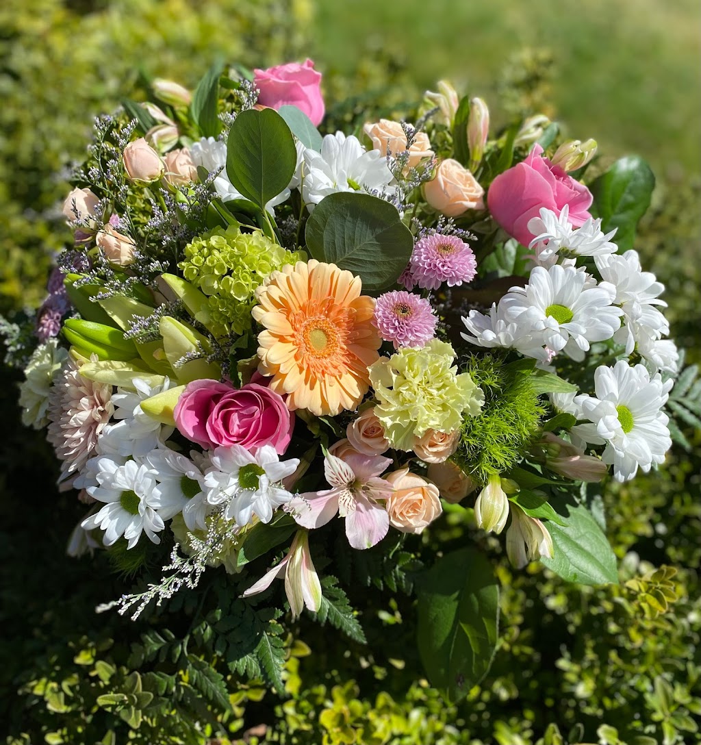 Comox Flower Pot | 2452 Clark Rd, Courtenay, BC V9J 1T1, Canada | Phone: (250) 339-2122