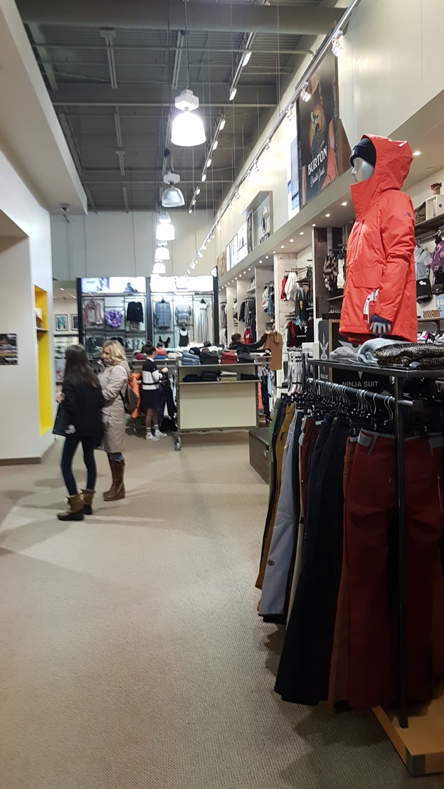 Empire Québec | 4500 Boulevard des Gradins, Québec, QC G2J 1A6, Canada | Phone: (418) 622-2226