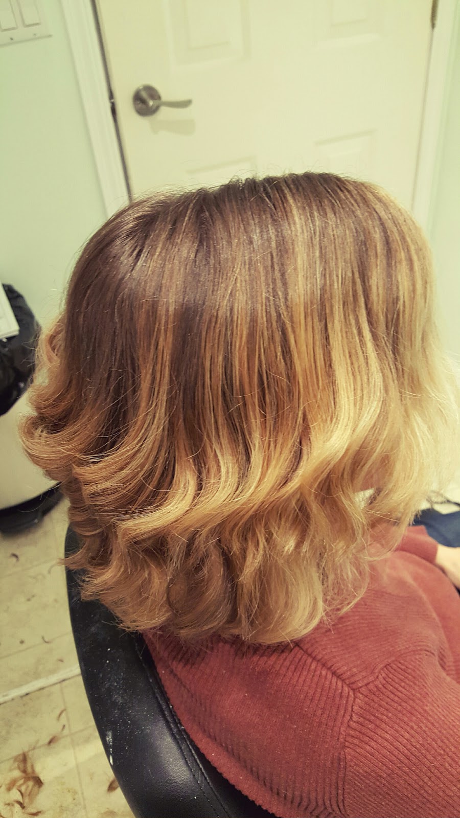 Rogue Salon and Beauty Bar | 2141 Henlyn Dr, Sooke, BC V9Z 0N5, Canada | Phone: (250) 480-9632