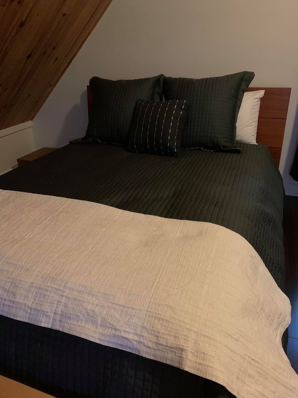 Chalet Équinoxe | 84 Chem. de la Batiscan, Lac-aux-Sables, QC G0X 1M0, Canada | Phone: (450) 780-1669