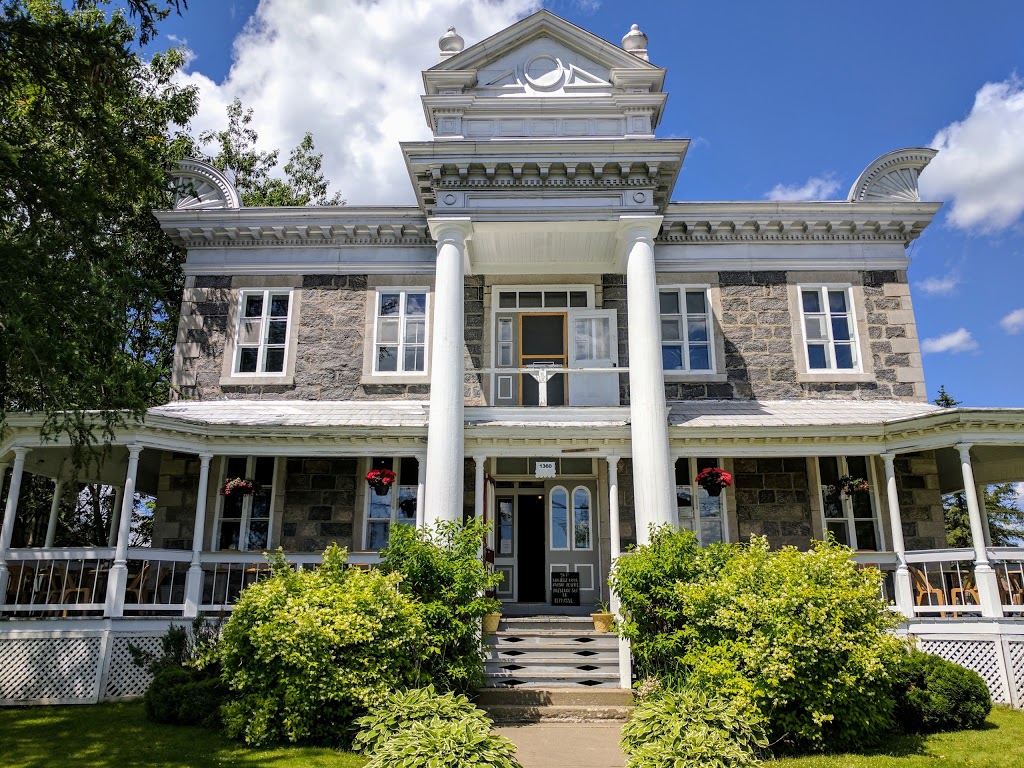 Le Presbytère | 1360 Rue Principale, Saint-Stanislas-de-Champlain, QC G0X 3E0, Canada | Phone: (418) 328-3371