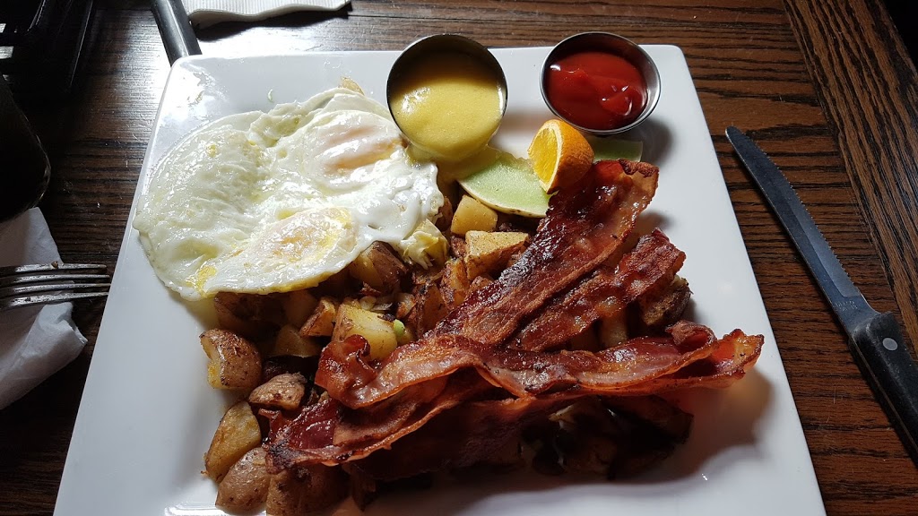Four Mile House Restaurant | 199 Island Hwy, Victoria, BC V9B 1G1, Canada | Phone: (250) 479-2514