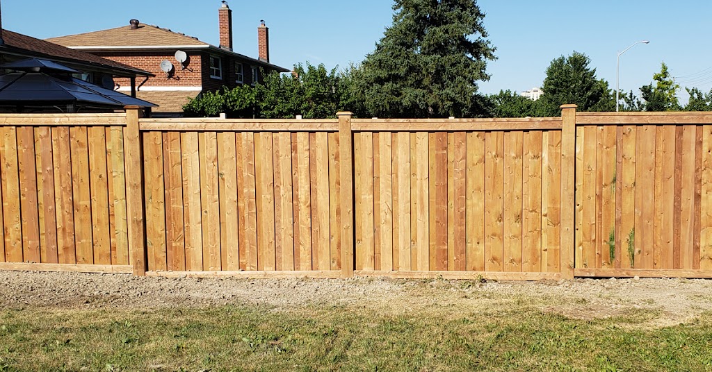 The fence builder | 1983 Hindhead Rd, Mississauga, ON L5J 1N8, Canada | Phone: (647) 991-7322
