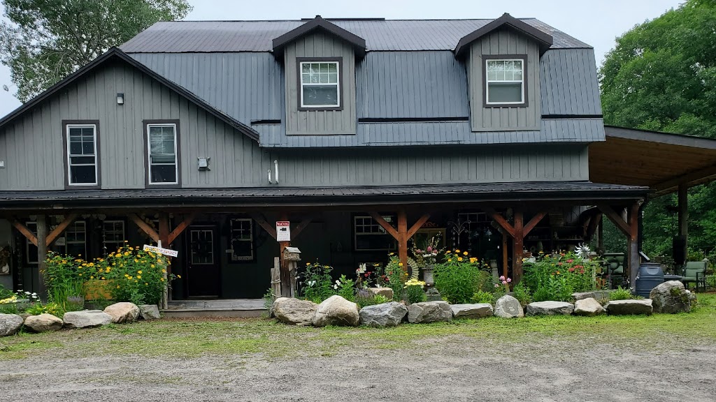 Cabin Savvy Fashion Gift & Garden | 1058 Youngs Rd, Port Carling, ON P0B 1J0, Canada | Phone: (705) 765-7386