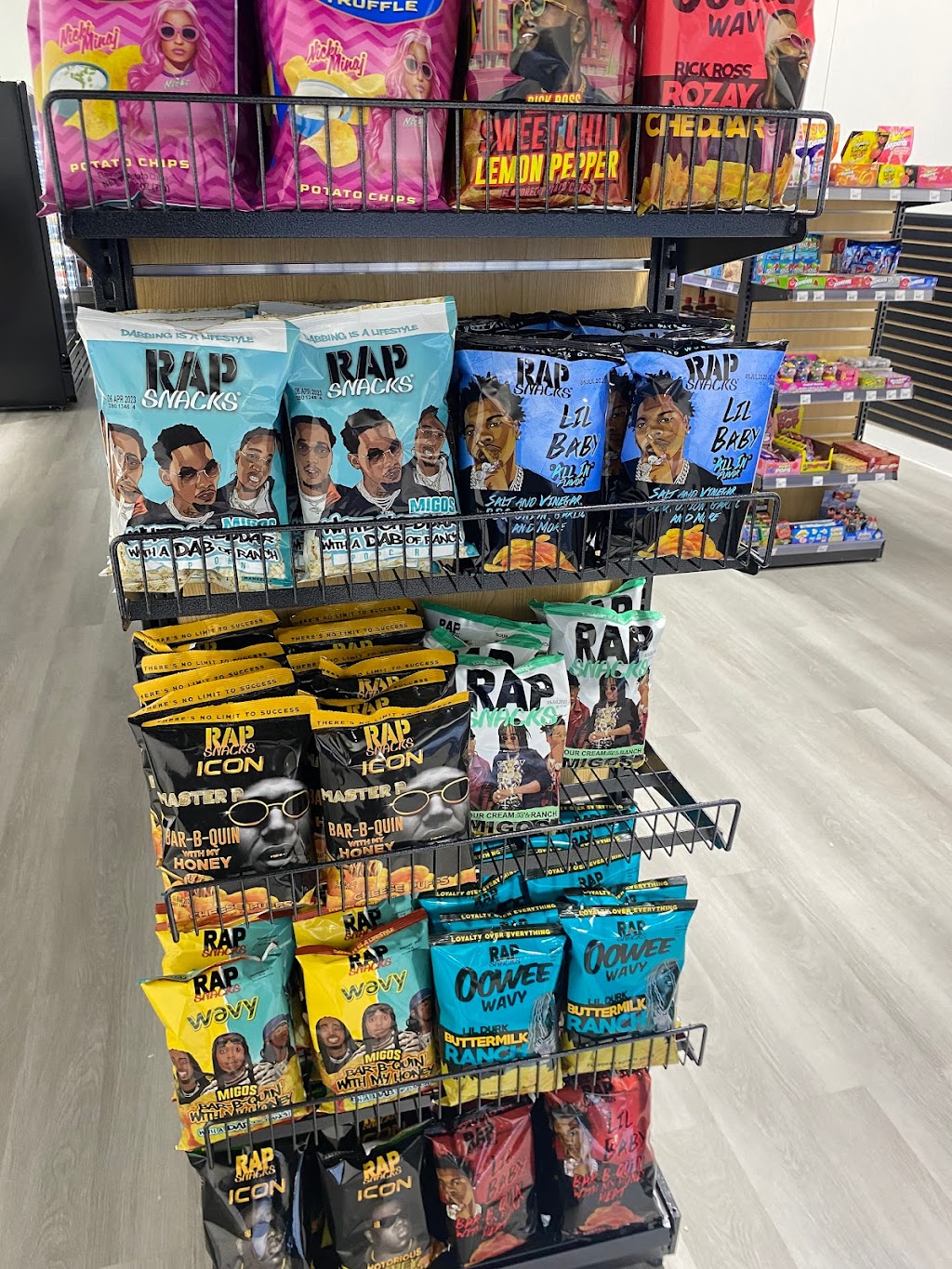 B&G Convenience | 3945 Doug Leavens Blvd, Mississauga, ON L5N 6V9, Canada | Phone: (905) 824-2209