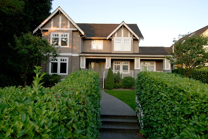 Granville House B&B | 5050 Granville St, Vancouver, BC V6M 3B4, Canada | Phone: (604) 739-9002