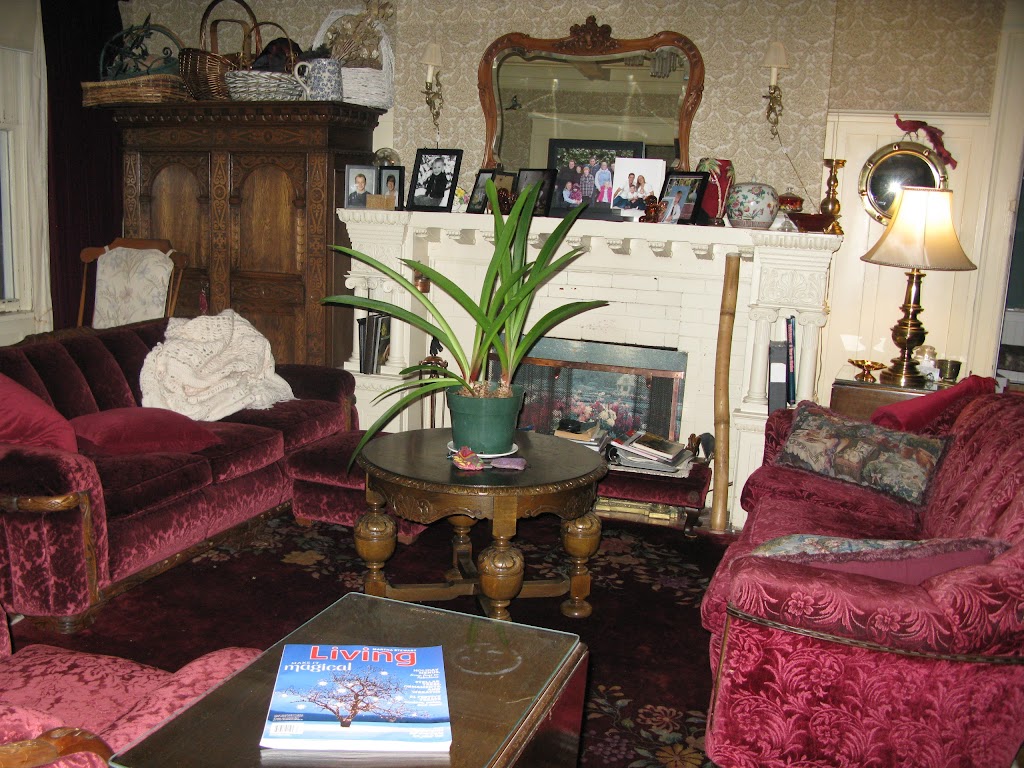 Grandmanor Guesthouse | 1617 Grand Blvd W, North Vancouver, BC V7L 3Y2, Canada | Phone: (604) 988-6082